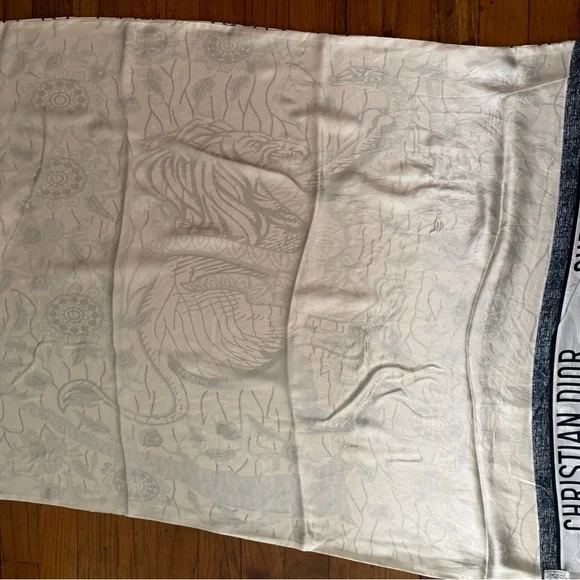 Christian Dior Reversible Floral Wrap Silk Scarf. - Picture 7 of 16